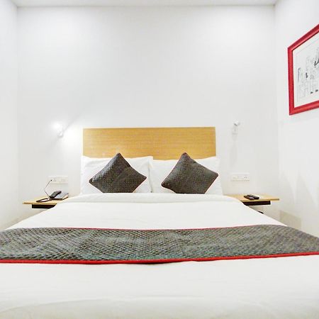 Townhouse Townhouse Atal Chowk Indirapuram Ghaziabad Buitenkant foto