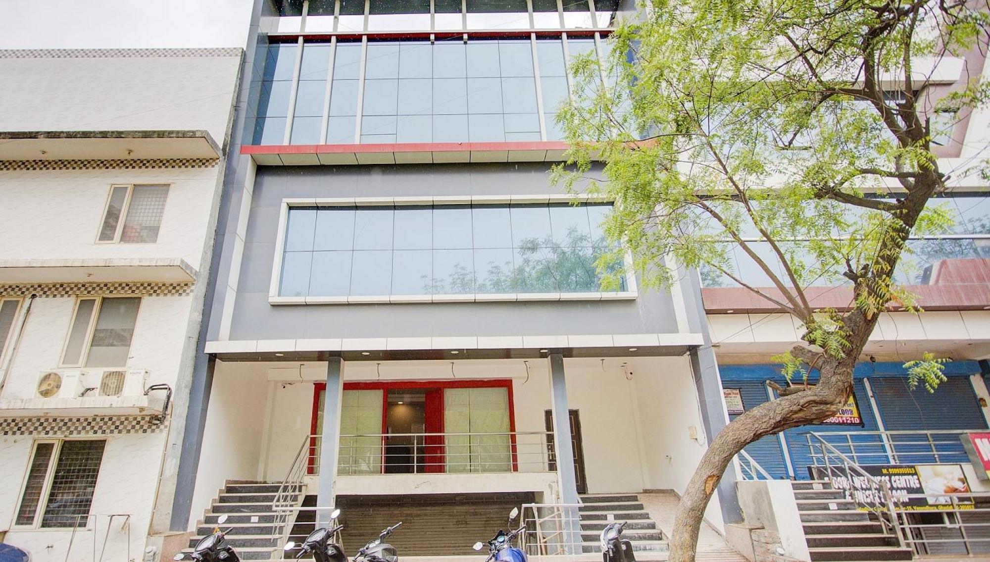 Townhouse Townhouse Atal Chowk Indirapuram Ghaziabad Buitenkant foto