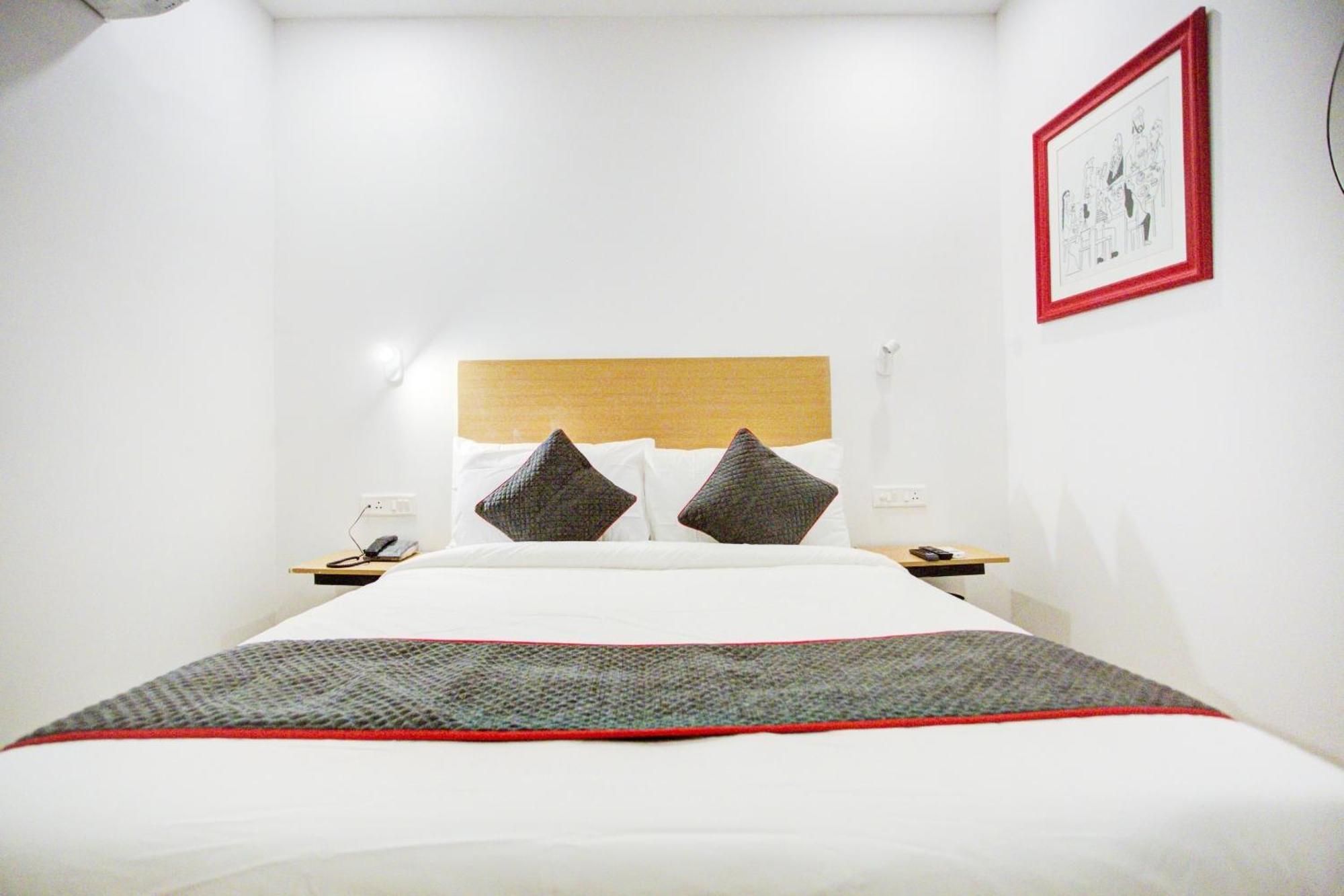 Townhouse Townhouse Atal Chowk Indirapuram Ghaziabad Buitenkant foto